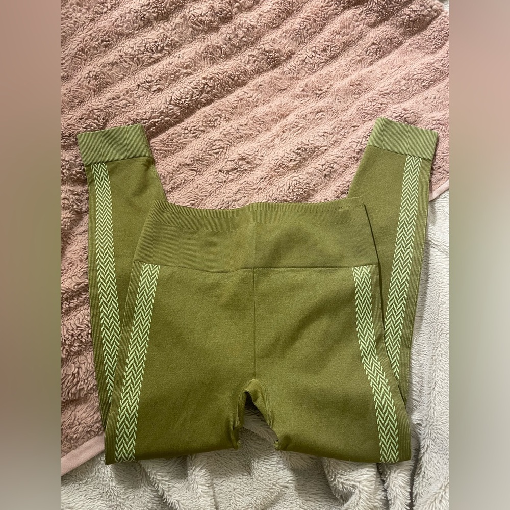 NWOT Fabletics Green Athletic Leggings